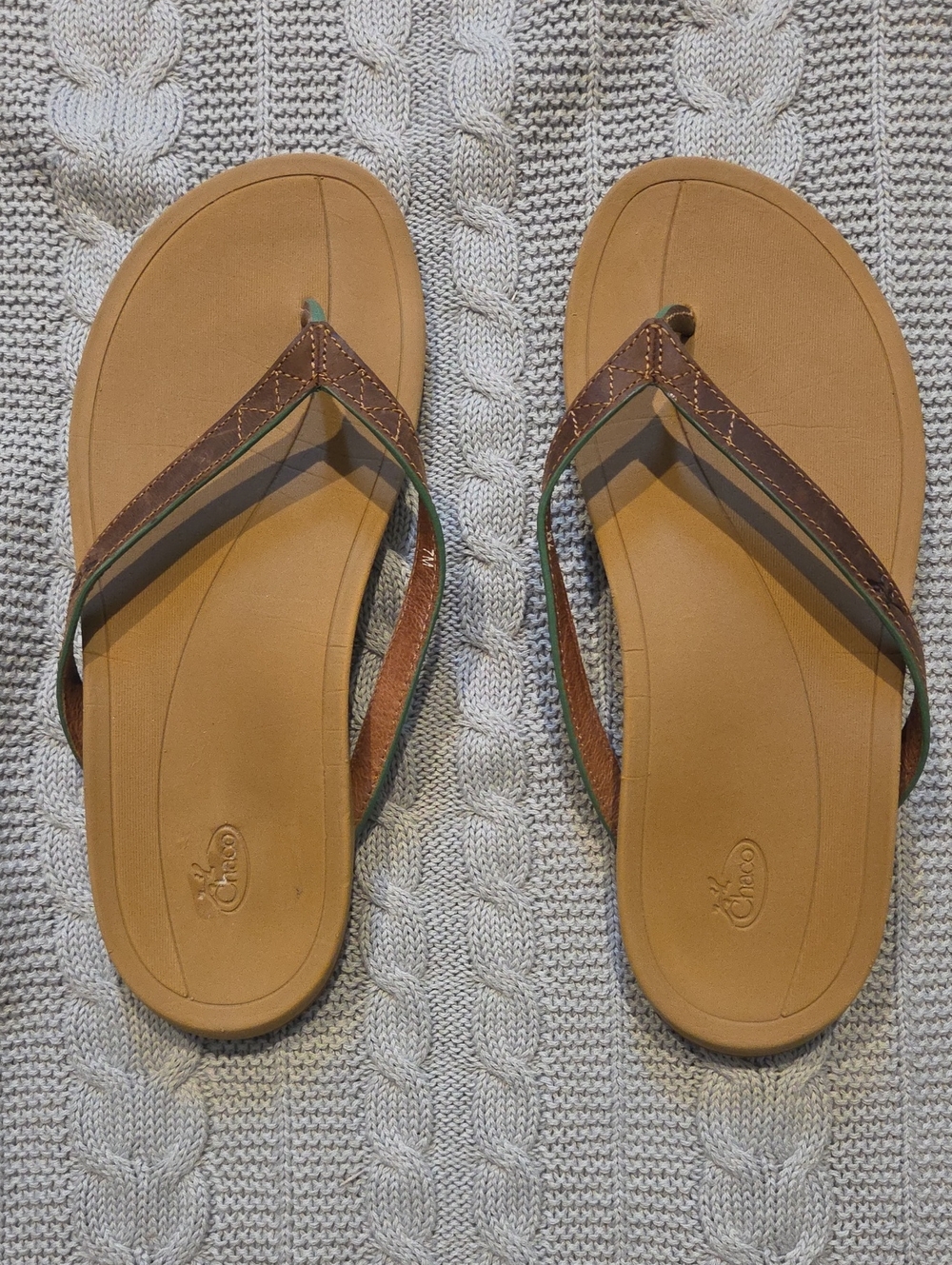Chaco Biza thong sandals Flip Flops Size 7M Tan Green Arch Support Walking